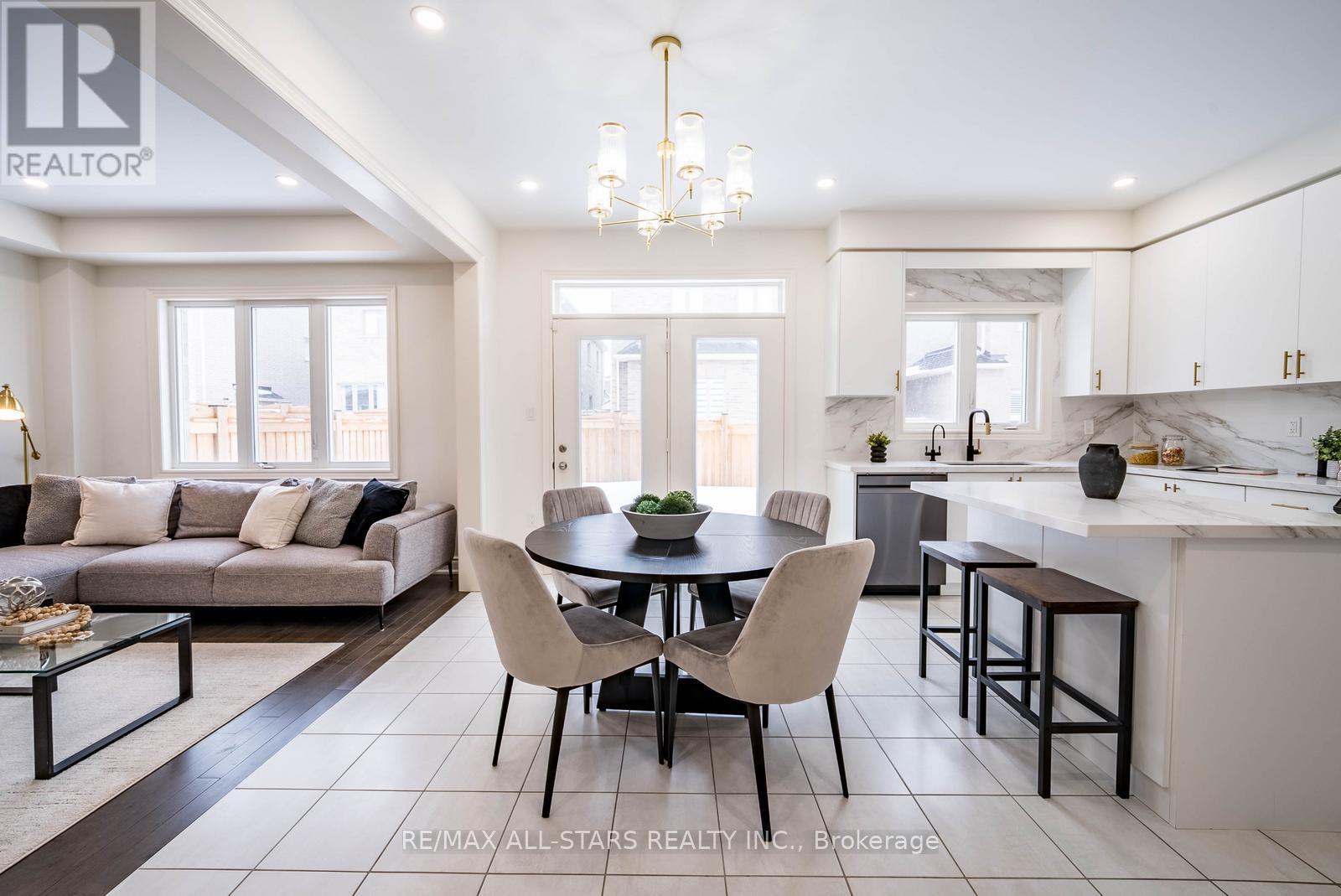 214 Fallharvest Way, Whitchurch-Stouffville, Ontario  L4A 5C2 - Photo 14 - N12825920