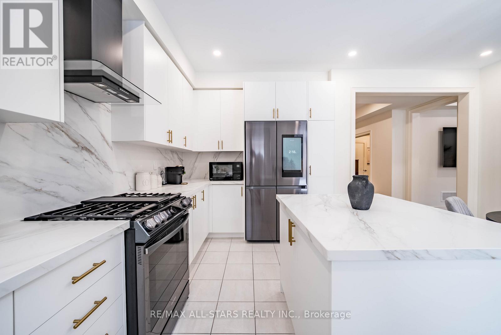 214 Fallharvest Way, Whitchurch-Stouffville, Ontario  L4A 5C2 - Photo 22 - N12825920