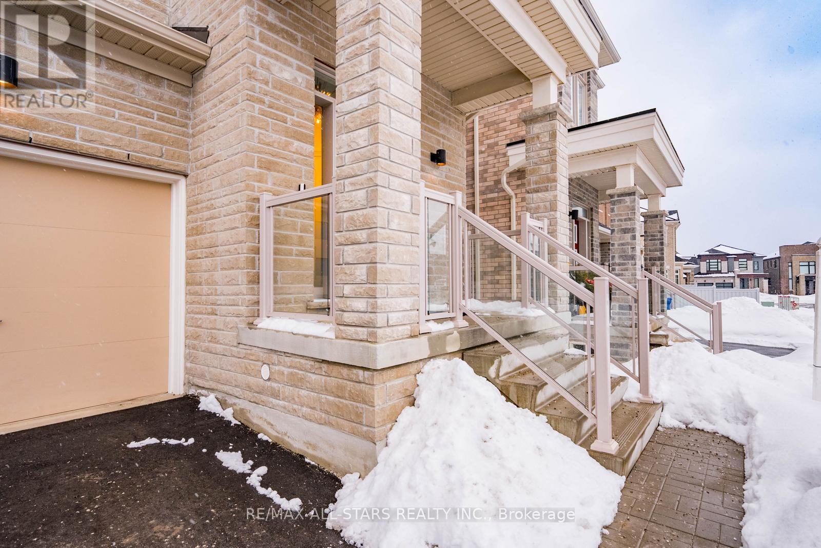 214 Fallharvest Way, Whitchurch-Stouffville, Ontario  L4A 5C2 - Photo 3 - N12825920