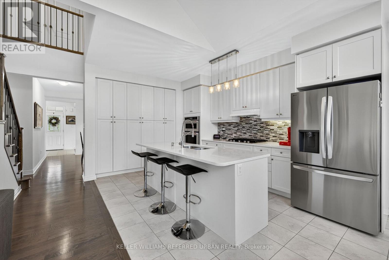 26 Waterton Way, Bradford West Gwillimbury, Ontario  L3Z 0R3 - Photo 10 - N12825932