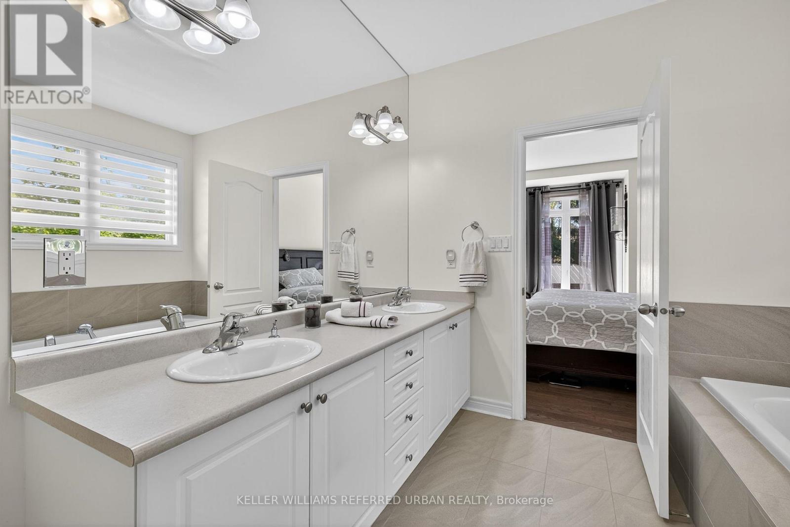 26 Waterton Way, Bradford West Gwillimbury, Ontario  L3Z 0R3 - Photo 22 - N12825932