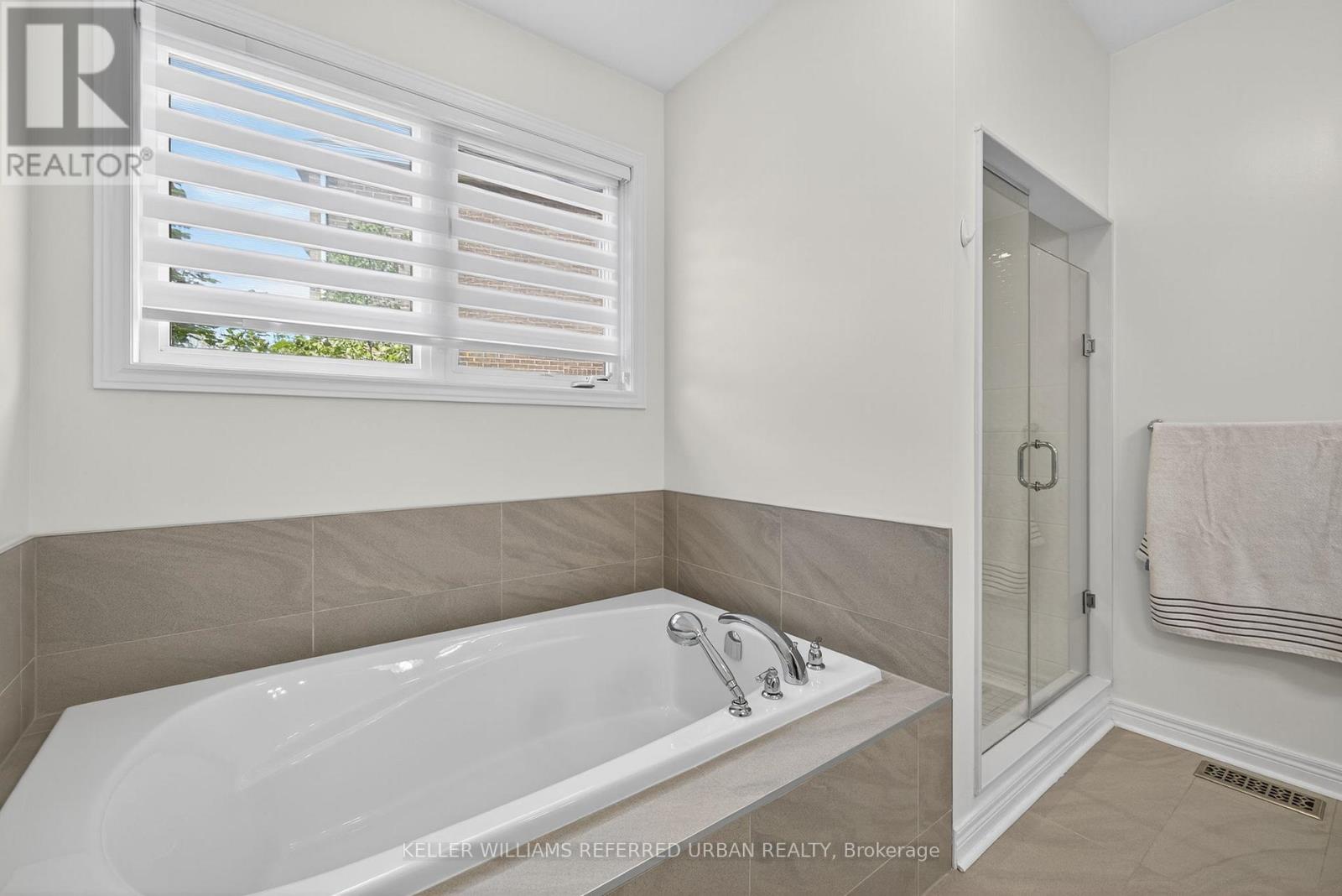 26 Waterton Way, Bradford West Gwillimbury, Ontario  L3Z 0R3 - Photo 23 - N12825932