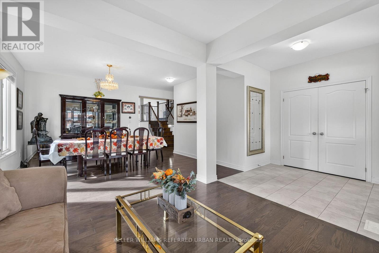 26 Waterton Way, Bradford West Gwillimbury, Ontario  L3Z 0R3 - Photo 6 - N12825932