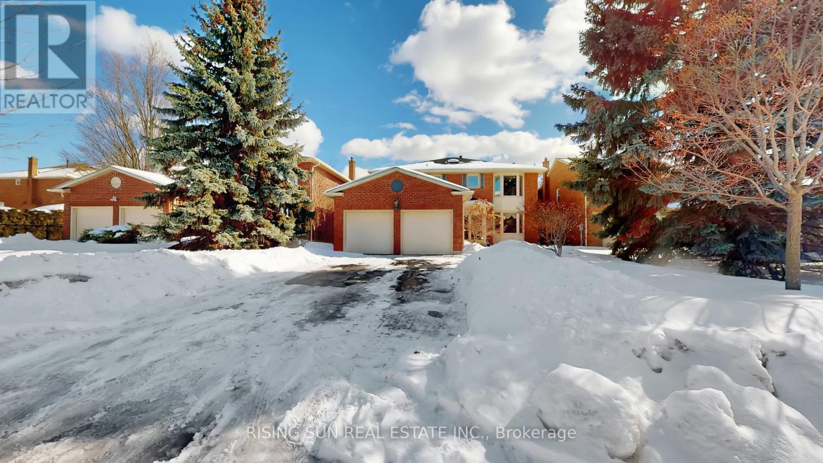 122 Barr Crescent, Brampton, Ontario  L6Z 3C8 - Photo 2 - W12812358