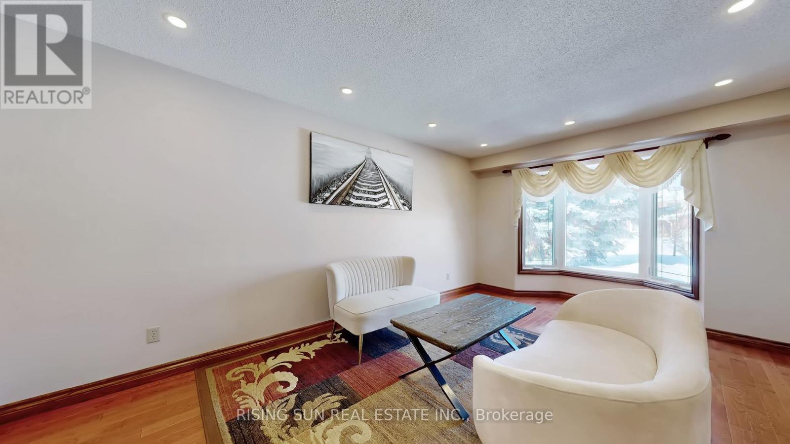 122 Barr Crescent, Brampton, Ontario  L6Z 3C8 - Photo 5 - W12812358