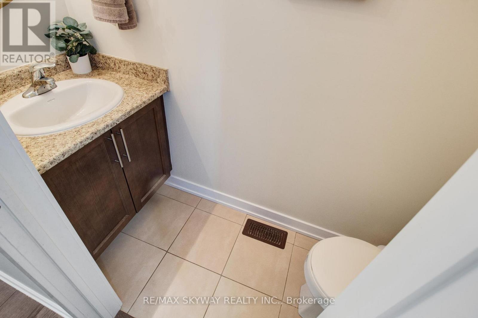 130 - 590 North Service Road, Hamilton, Ontario  L8E 0K5 - Photo 12 - X12824902