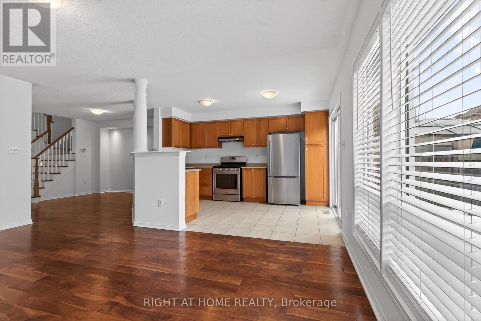 4063 Donnic Drive, Burlington, Ontario  L7M 0A5 - Photo 11 - W12825886