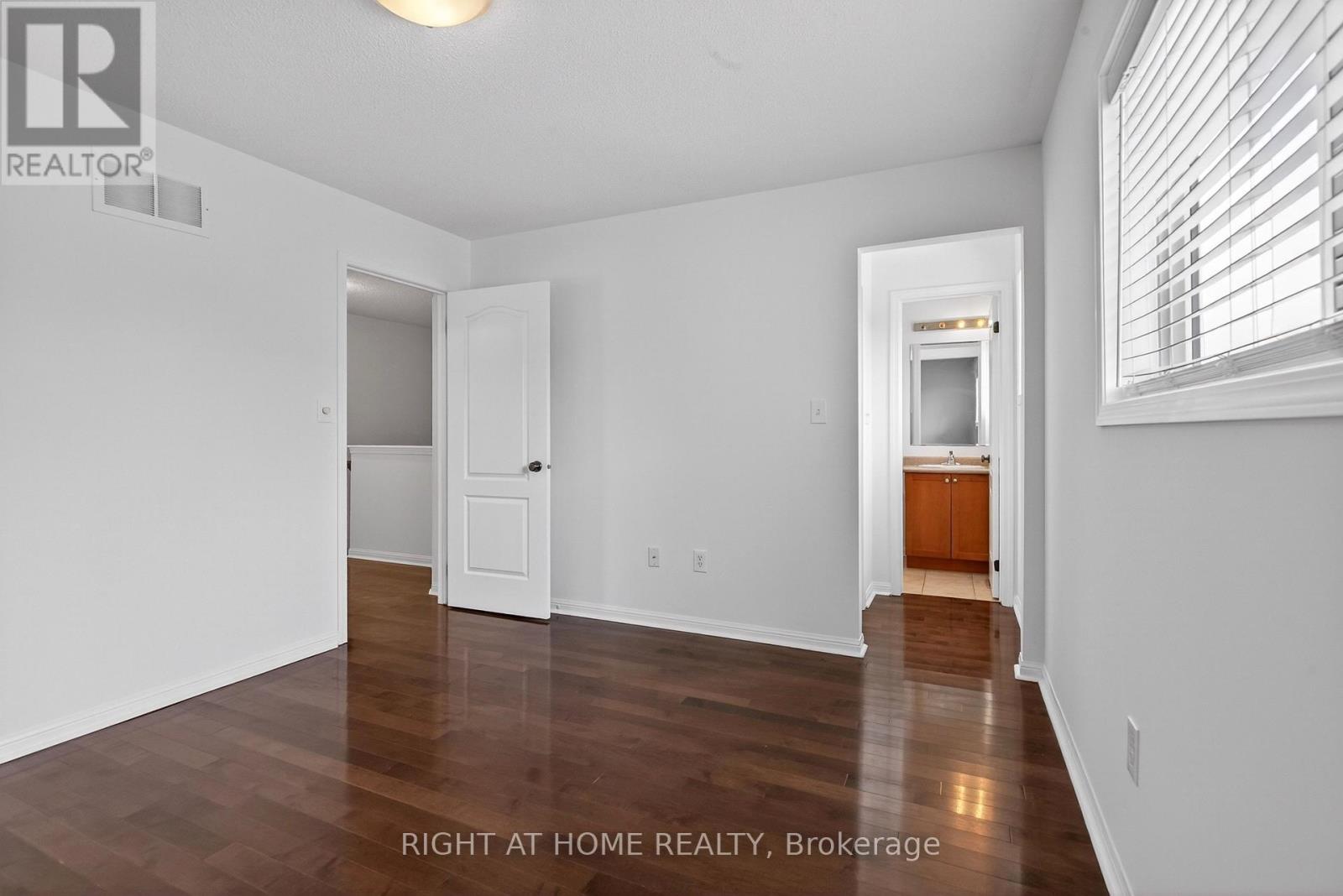 4063 Donnic Drive, Burlington, Ontario  L7M 0A5 - Photo 16 - W12825886