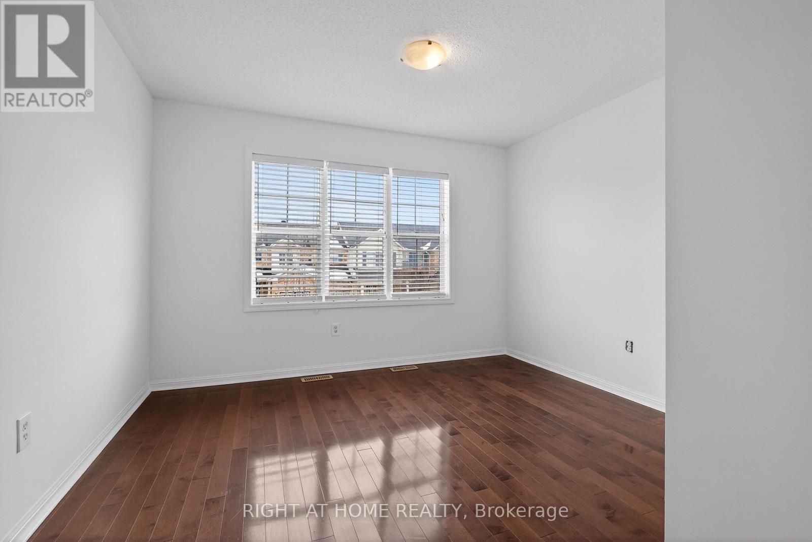 4063 Donnic Drive, Burlington, Ontario  L7M 0A5 - Photo 18 - W12825886