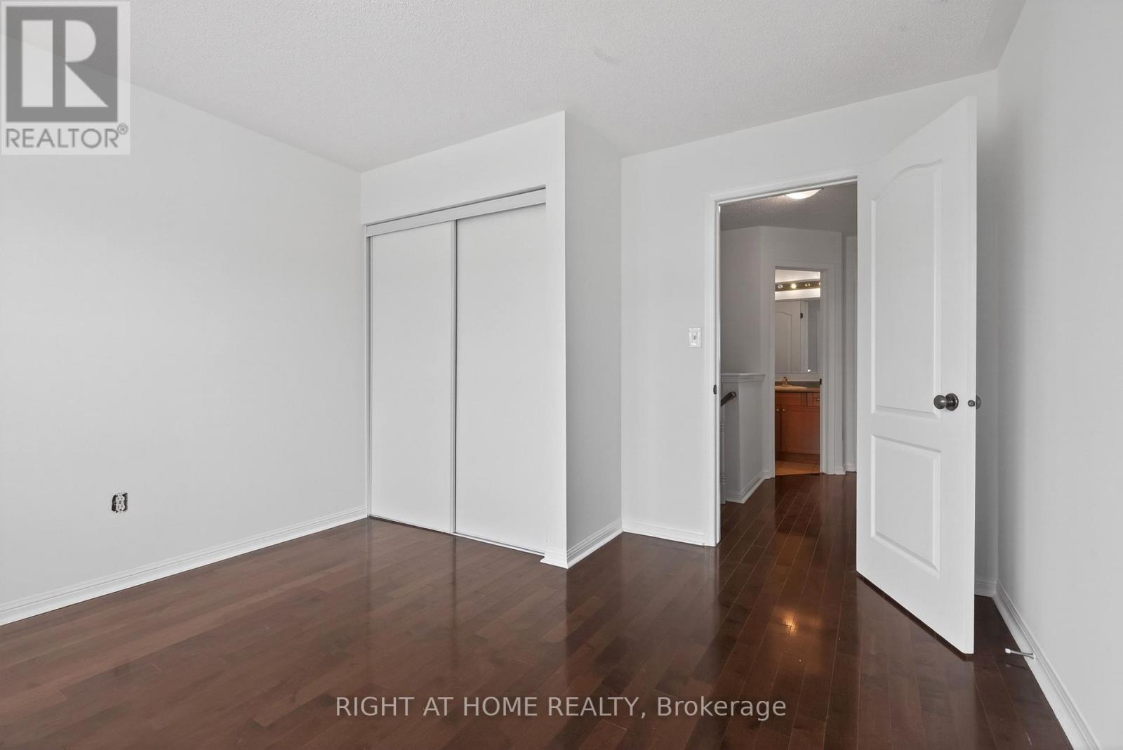 4063 Donnic Drive, Burlington, Ontario  L7M 0A5 - Photo 19 - W12825886