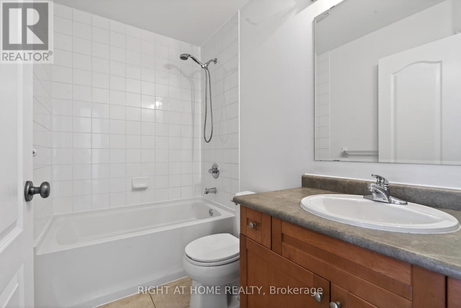 4063 Donnic Drive, Burlington, Ontario  L7M 0A5 - Photo 20 - W12825886