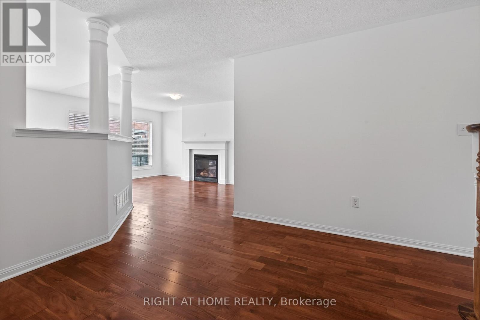 4063 Donnic Drive, Burlington, Ontario  L7M 0A5 - Photo 8 - W12825886