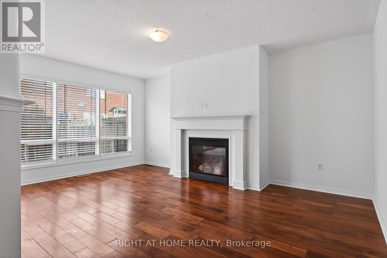 4063 Donnic Drive, Burlington, Ontario  L7M 0A5 - Photo 9 - W12825886