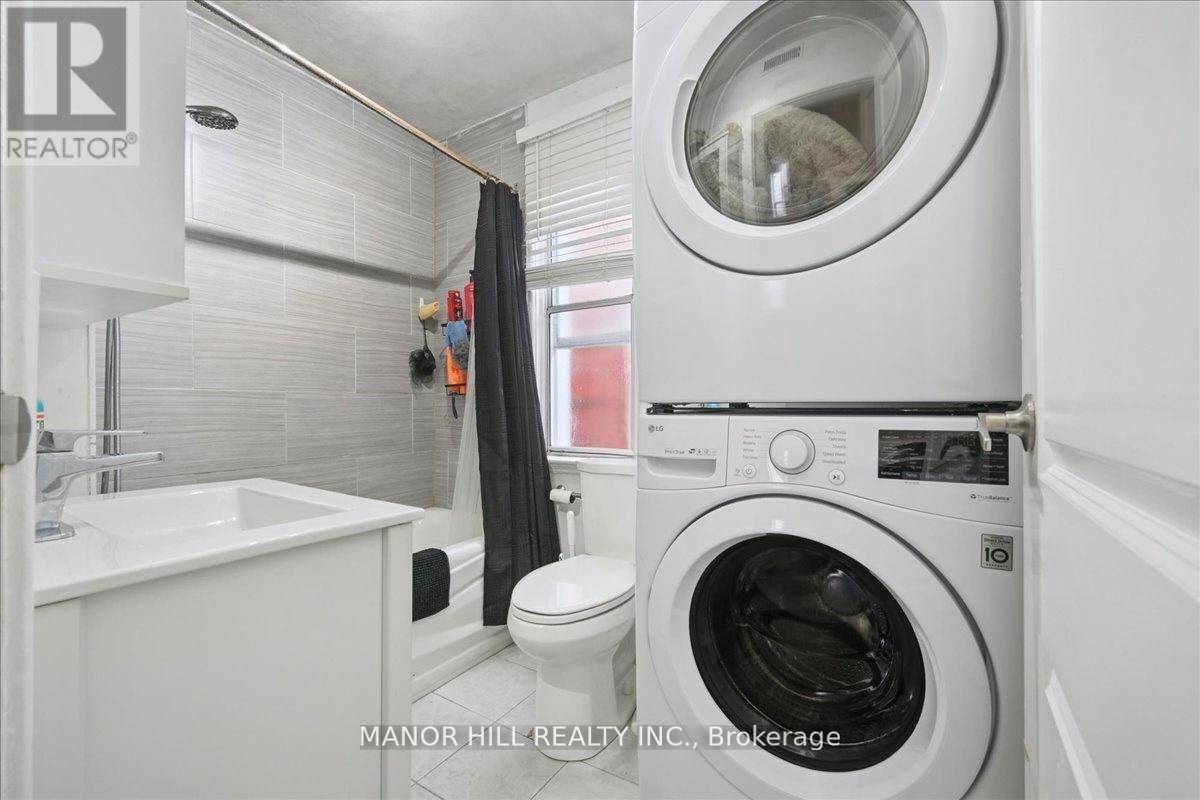 929 Lakeshore Road, Mississauga, Ontario  L5E 1E3 - Photo 17 - W12825910