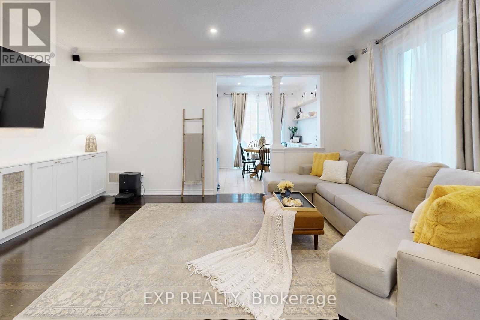 61 Buchanan Crescent, Brampton, Ontario  L6X 5M4 - Photo 2 - W12825916