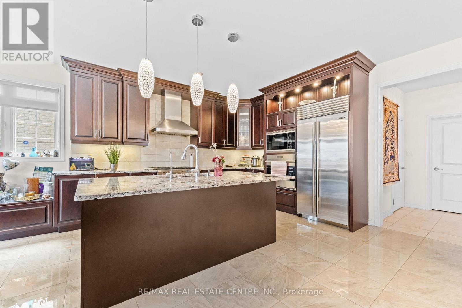 1 Astrantia Way, Brampton, Ontario  L6X 1P3 - Photo 10 - W12825940