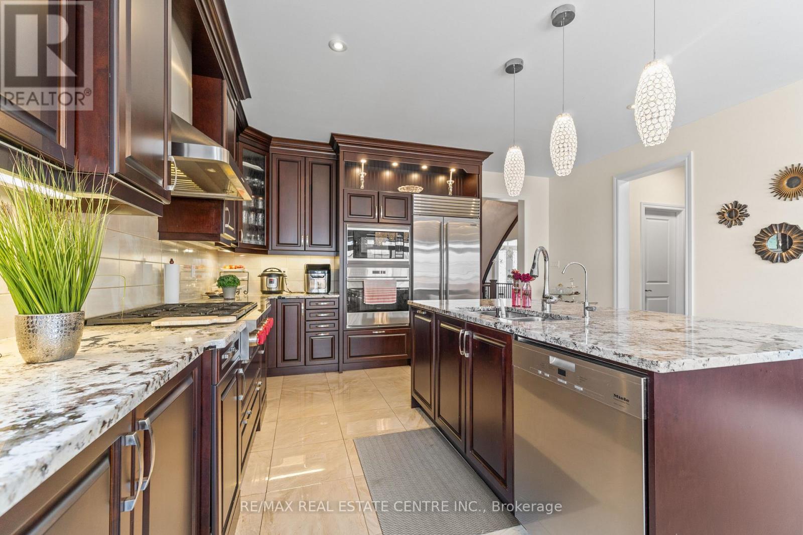 1 Astrantia Way, Brampton, Ontario  L6X 1P3 - Photo 11 - W12825940