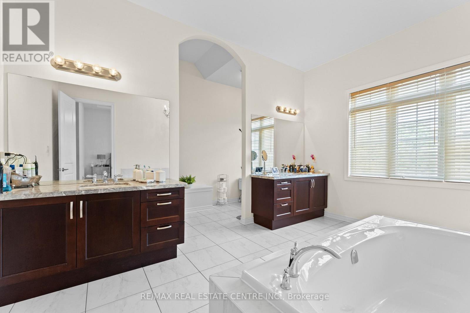 1 Astrantia Way, Brampton, Ontario  L6X 1P3 - Photo 21 - W12825940