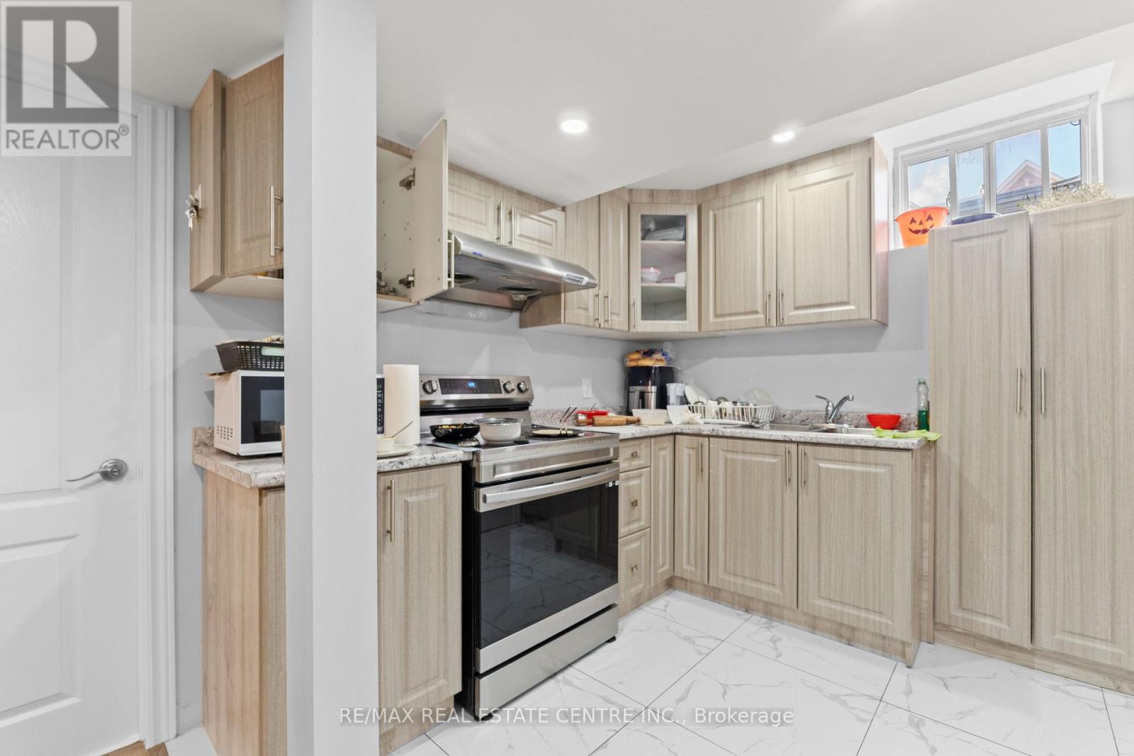 1 Astrantia Way, Brampton, Ontario  L6X 1P3 - Photo 33 - W12825940