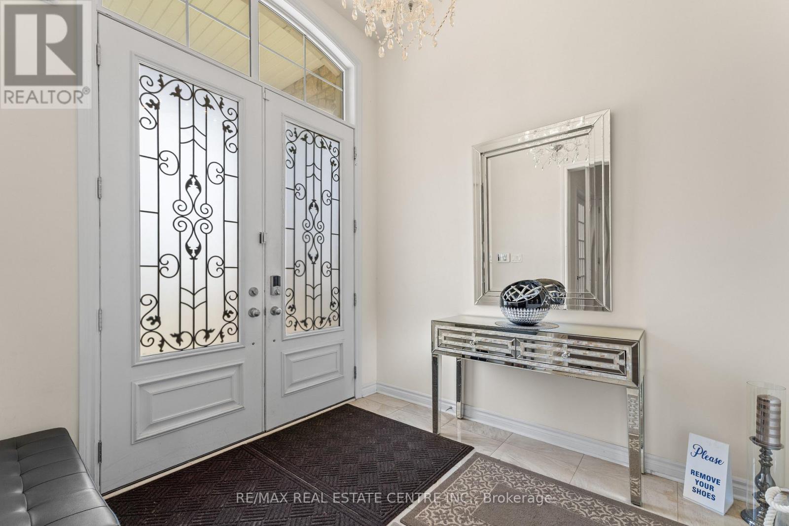 1 Astrantia Way, Brampton, Ontario  L6X 1P3 - Photo 4 - W12825940