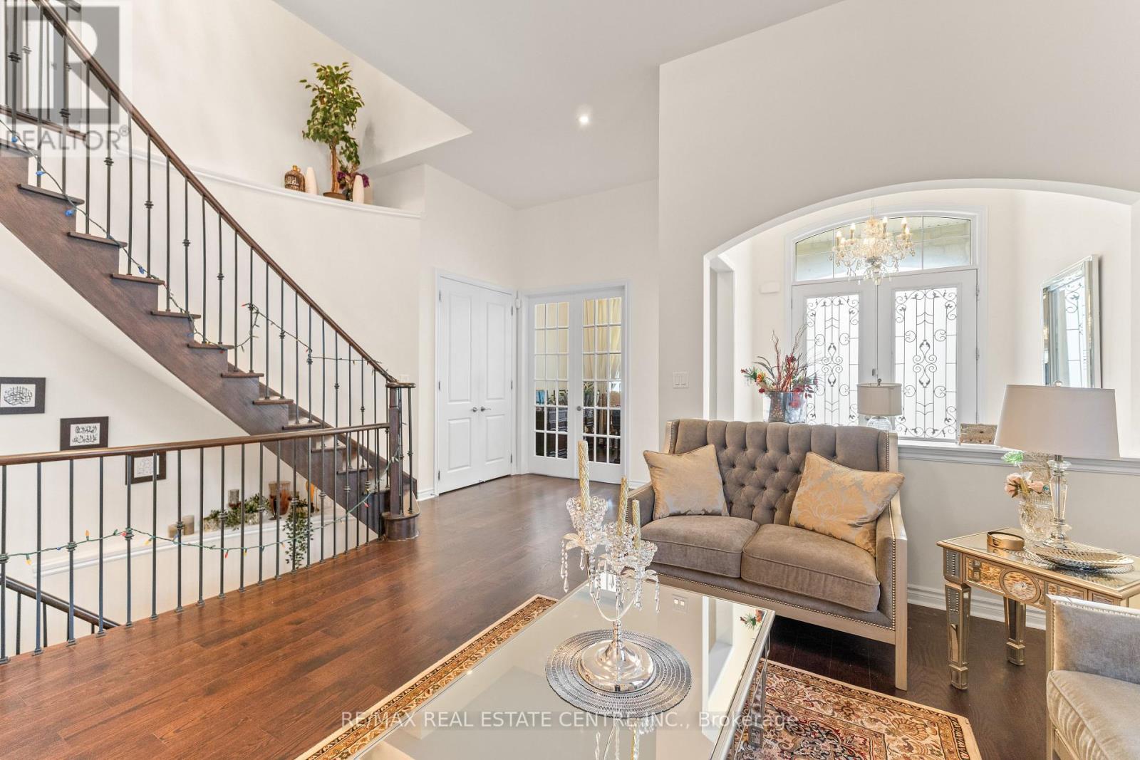 1 Astrantia Way, Brampton, Ontario  L6X 1P3 - Photo 5 - W12825940