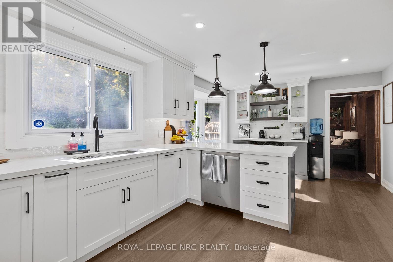 94 Dorchester Drive, Grimsby, Ontario  L3M 1A8 - Photo 12 - X12825882