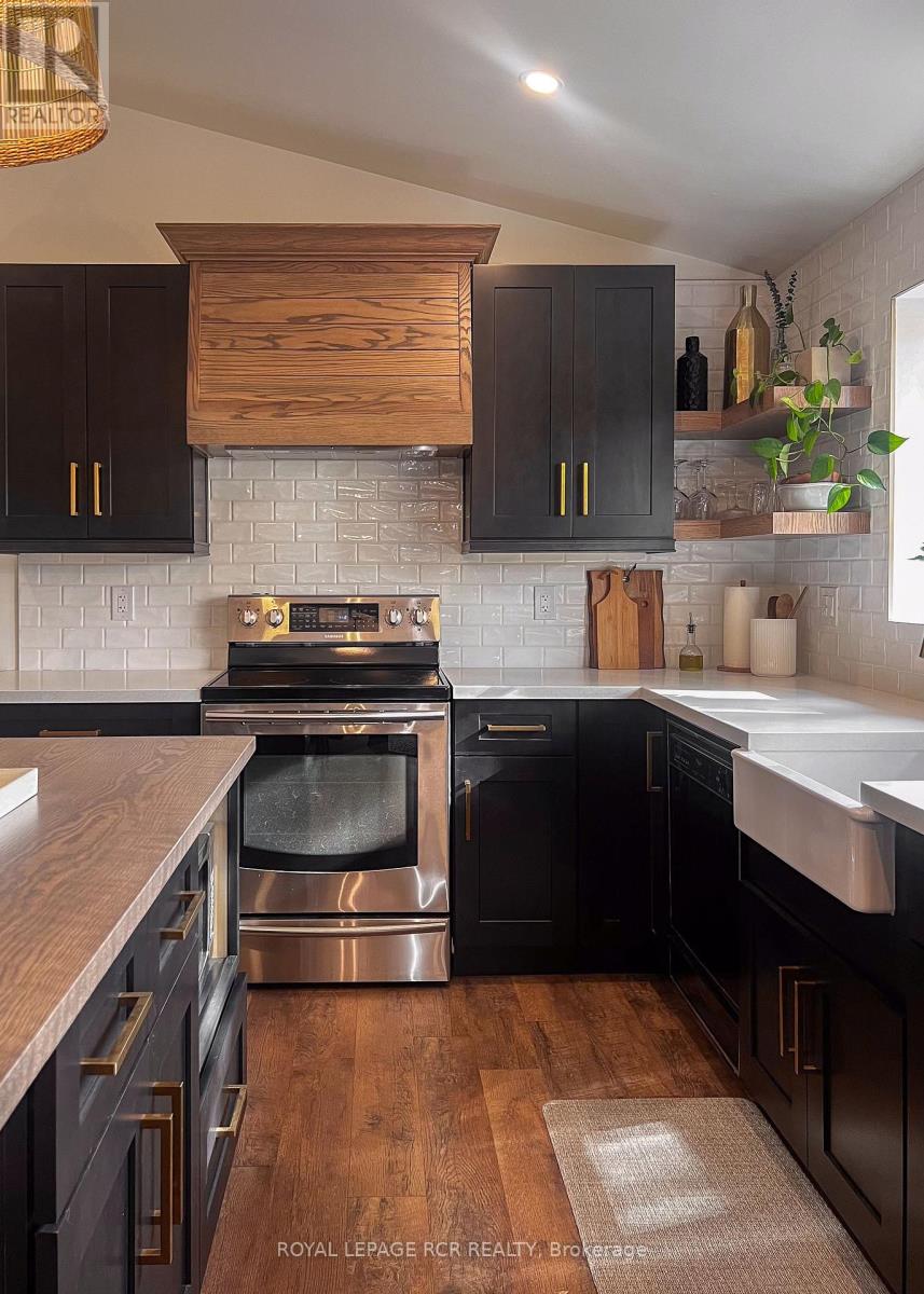 22 Smith Drive, Mapleton, Ontario  N0G 1P0 - Photo 10 - X12825892