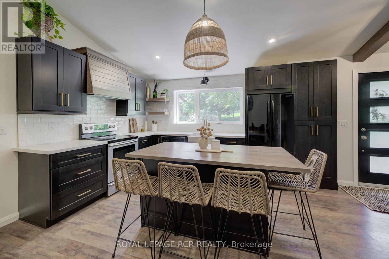 22 Smith Drive, Mapleton, Ontario  N0G 1P0 - Photo 11 - X12825892