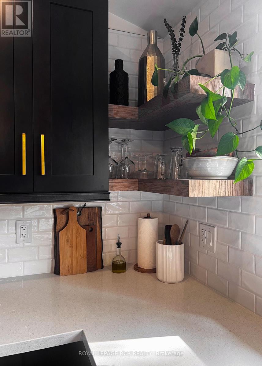 22 Smith Drive, Mapleton, Ontario  N0G 1P0 - Photo 12 - X12825892