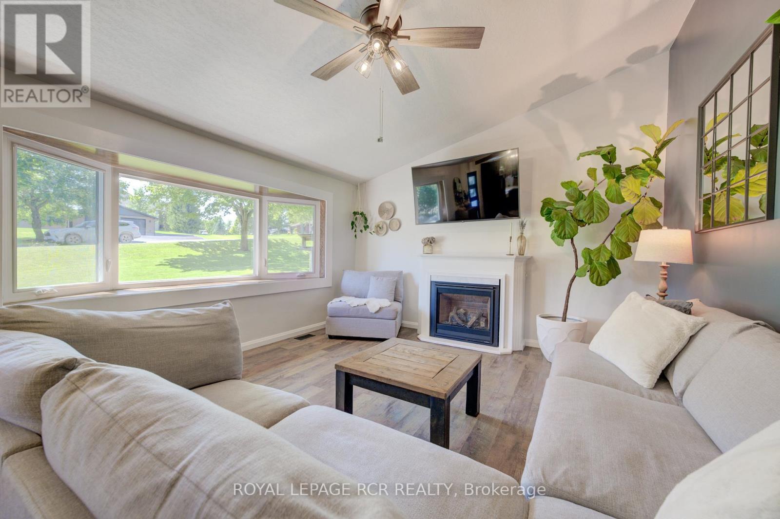 22 Smith Drive, Mapleton, Ontario  N0G 1P0 - Photo 18 - X12825892