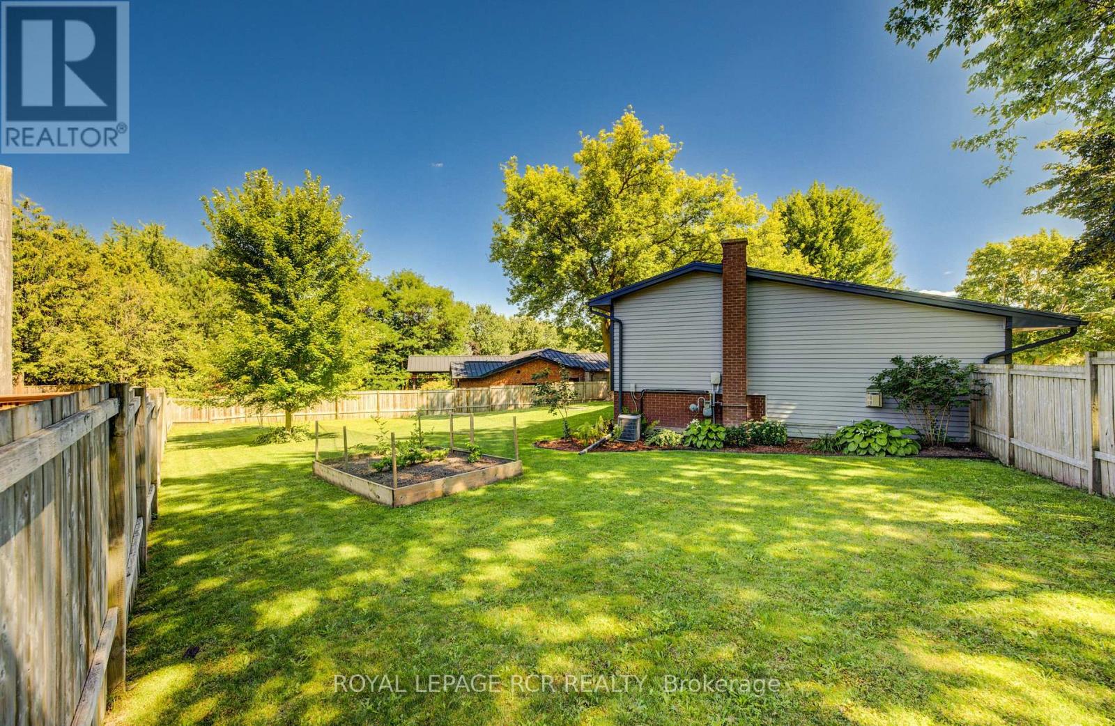 22 Smith Drive, Mapleton, Ontario  N0G 1P0 - Photo 33 - X12825892