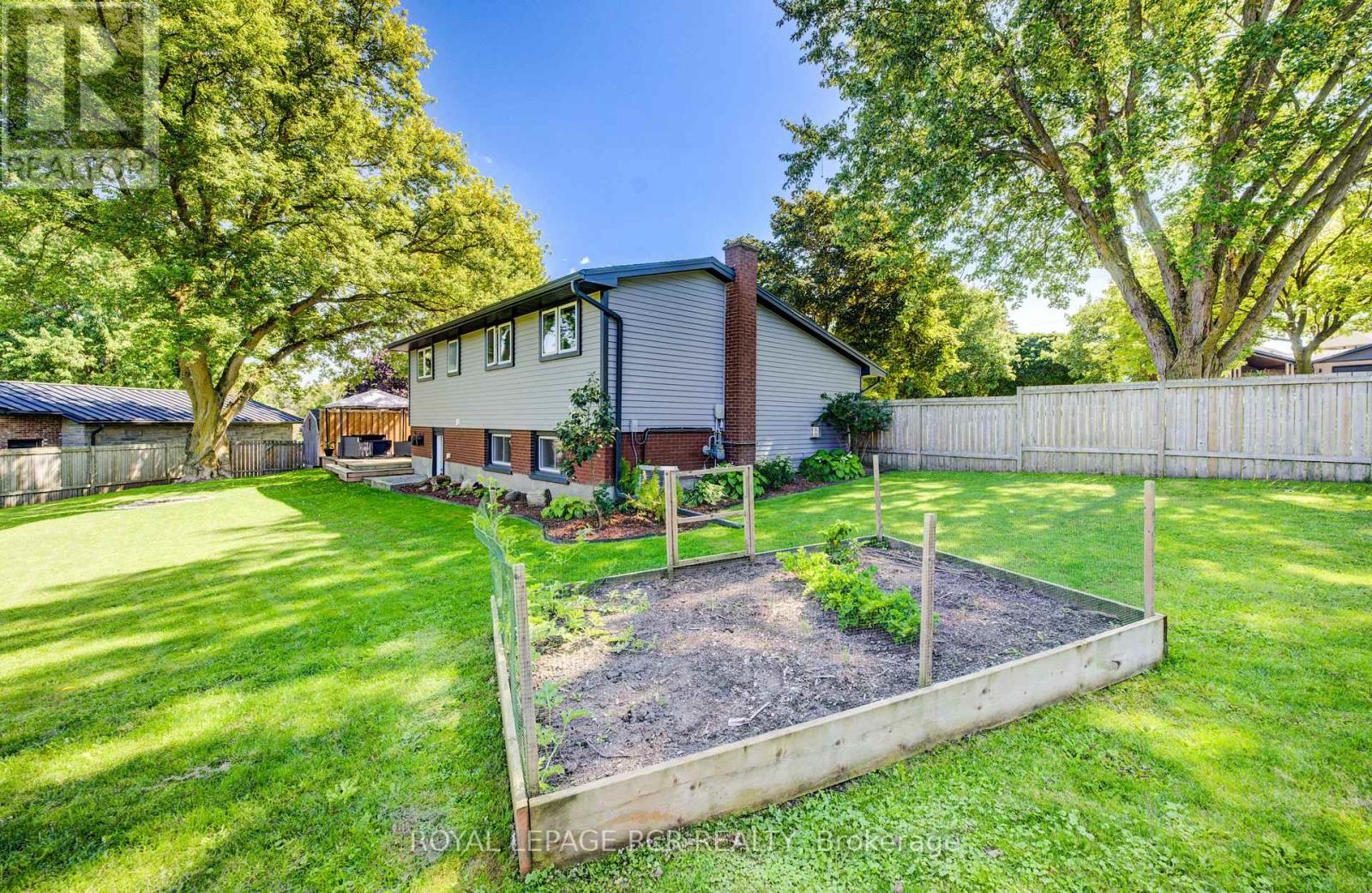 22 Smith Drive, Mapleton, Ontario  N0G 1P0 - Photo 34 - X12825892