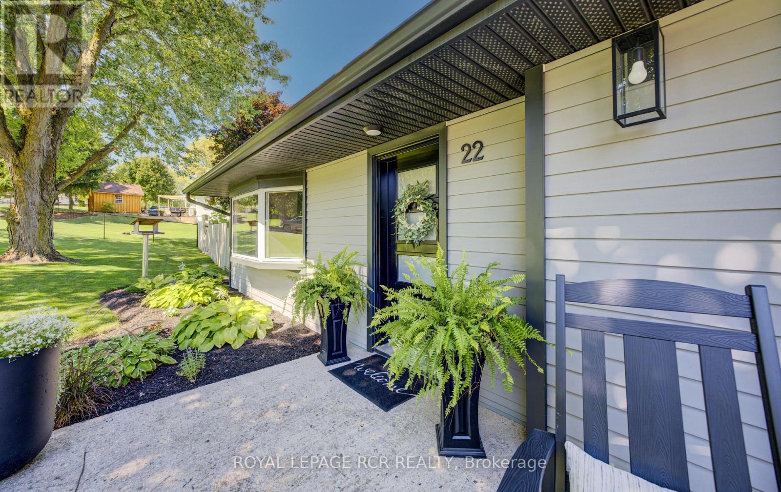 22 Smith Drive, Mapleton, Ontario  N0G 1P0 - Photo 6 - X12825892