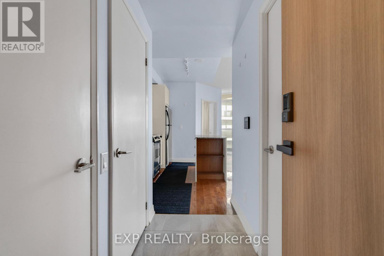 2807 - 21 Carlton Street, Toronto, Ontario  M5B 1L3 - Photo 8 - C12808354