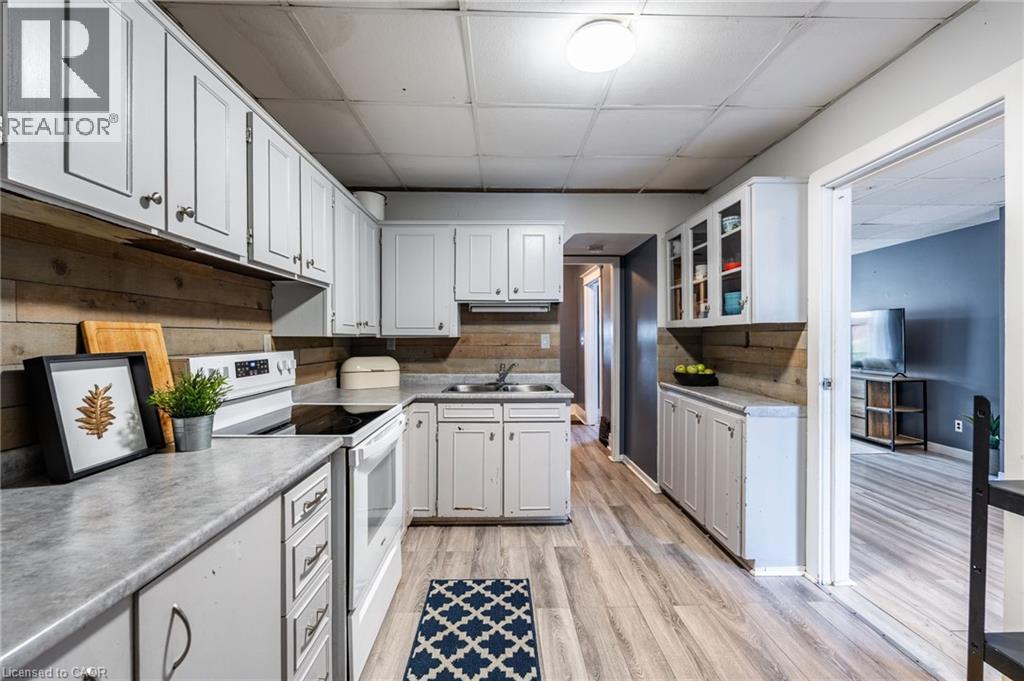 52 Connaught Avenue N, Hamilton, Ontario  L8L 6Y8 - Photo 9 - 40807147