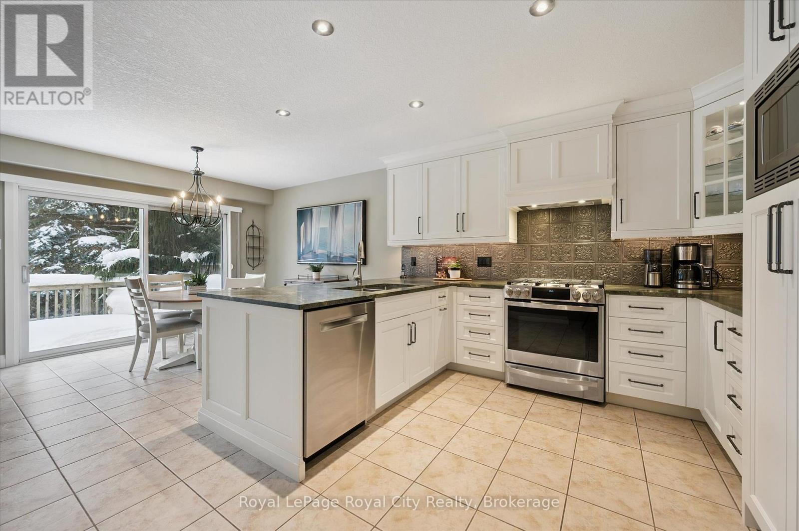 92 Marsh Crescent, Guelph, Ontario  N1L 1L4 - Photo 12 - X12826030