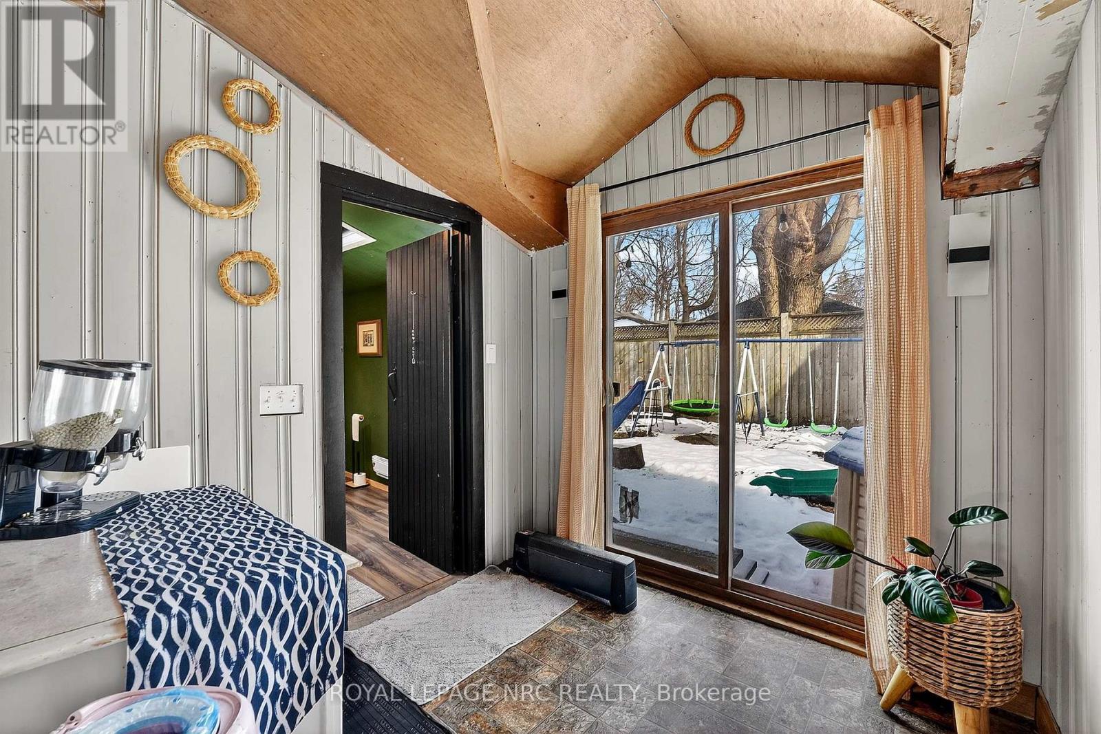 226 Derby Road, Fort Erie, Ontario  L0S 1B0 - Photo 3 - X12826078