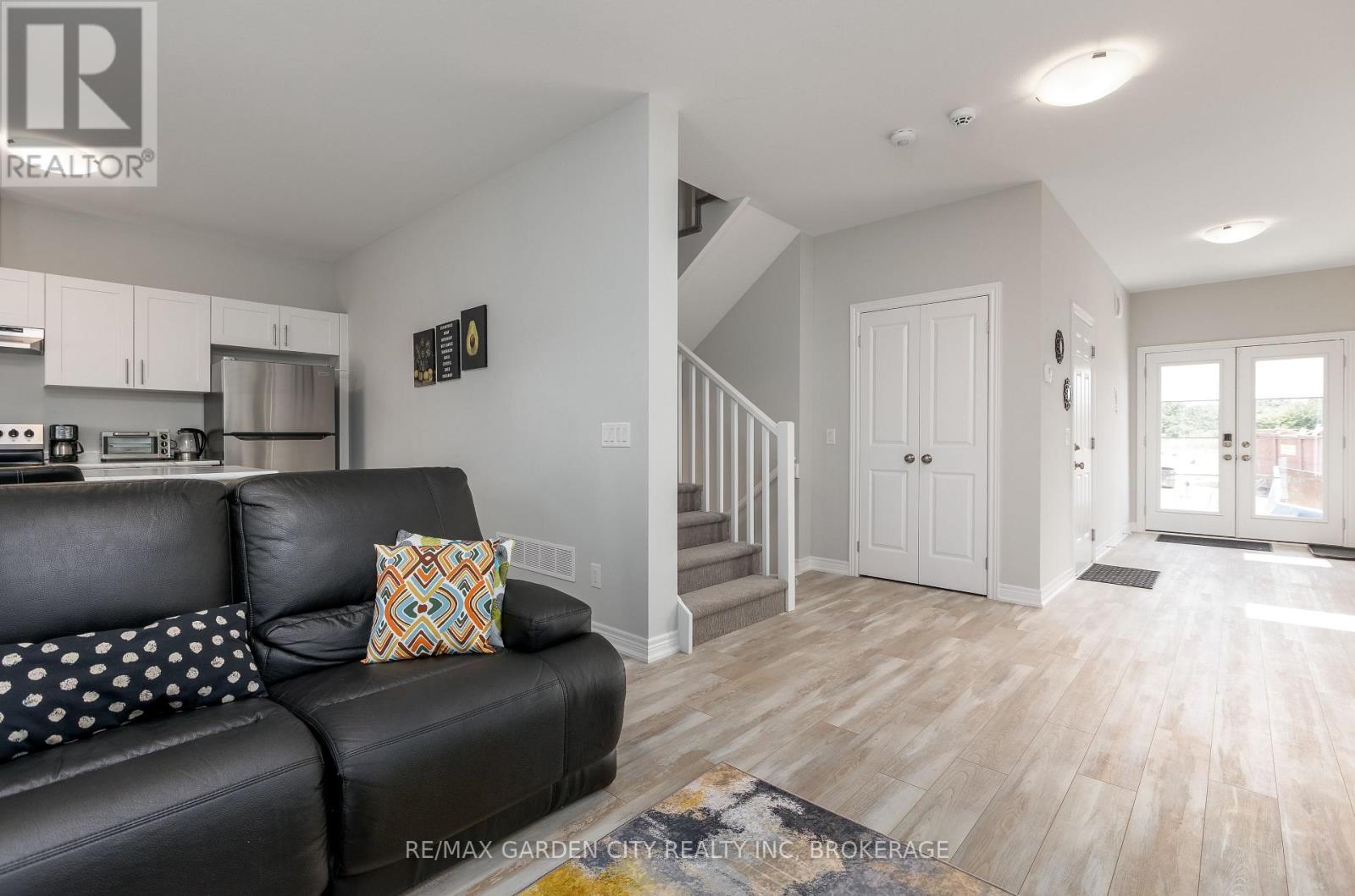 33 Bounty Avenue, Thorold, Ontario  L2V 0H3 - Photo 11 - X12822002