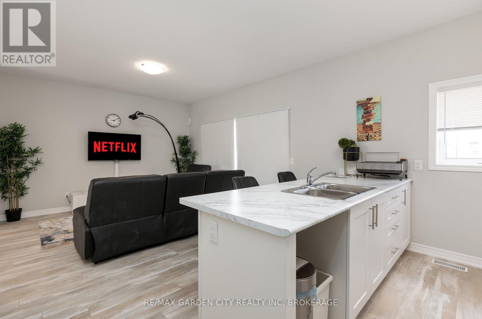 33 Bounty Avenue, Thorold, Ontario  L2V 0H3 - Photo 8 - X12822002