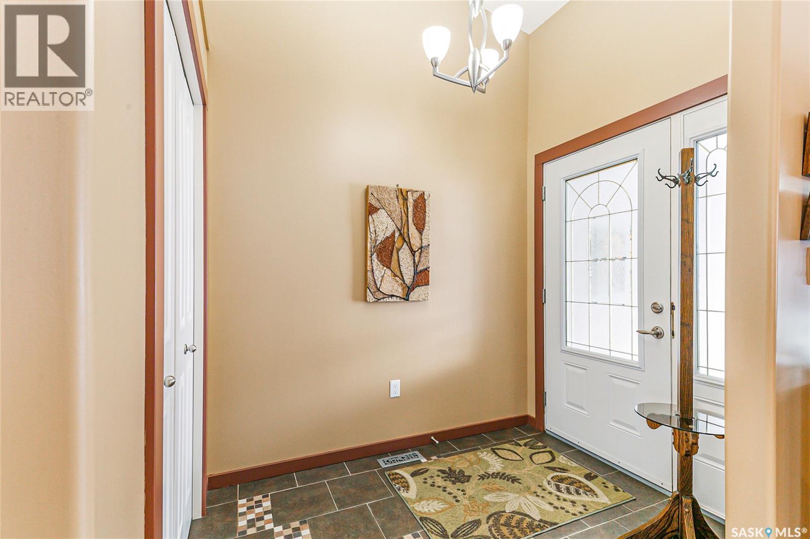 520 9th Street E, Regina Beach, Saskatchewan  S0G 4C0 - Photo 2 - SK029207