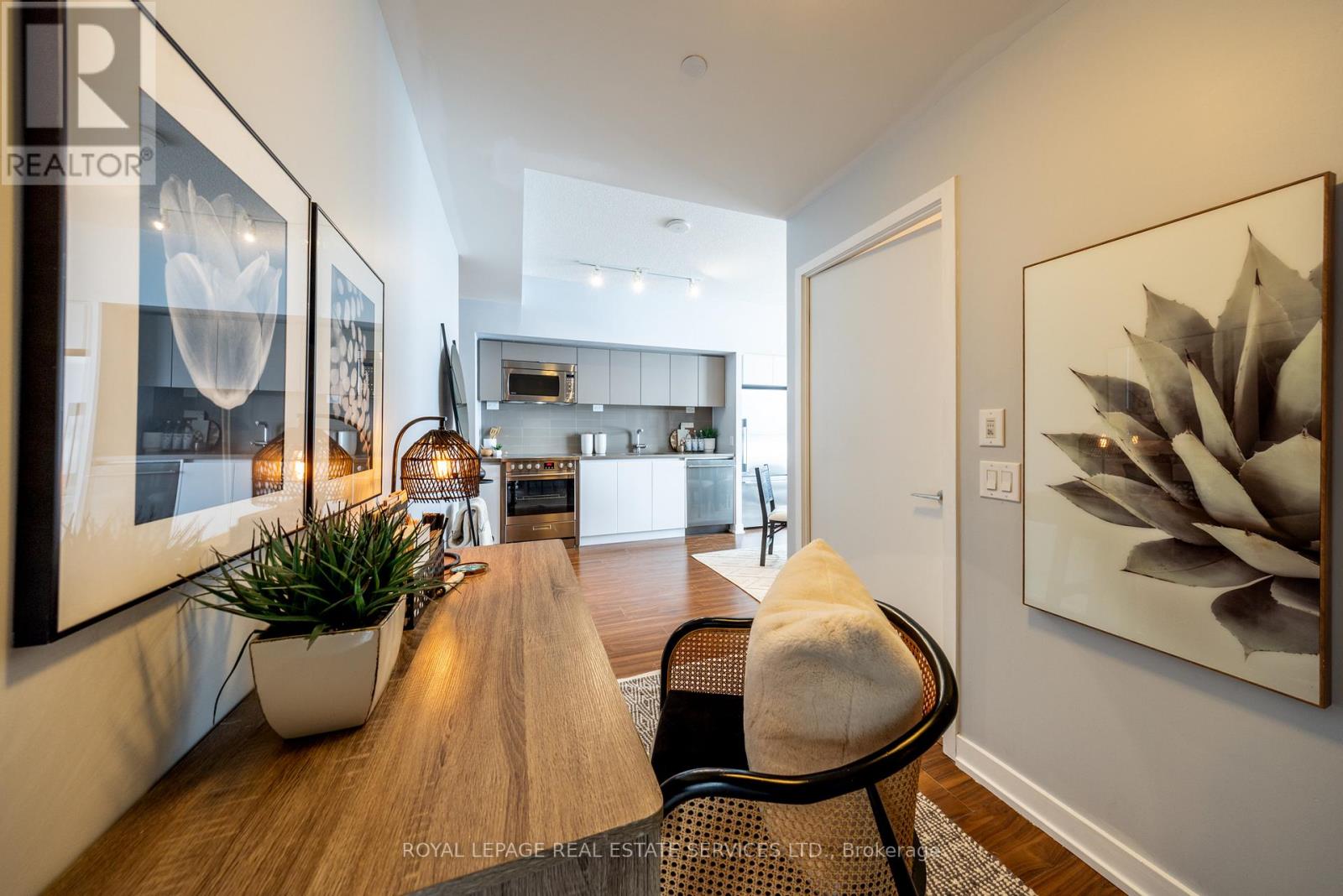 3903 - 75 Queens Wharf Road, Toronto, Ontario  M5V 0J8 - Photo 10 - C12825990