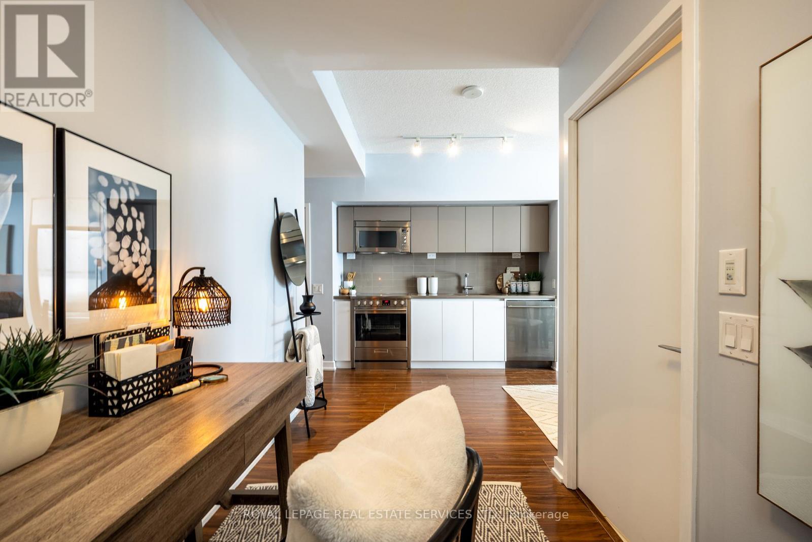 3903 - 75 Queens Wharf Road, Toronto, Ontario  M5V 0J8 - Photo 11 - C12825990