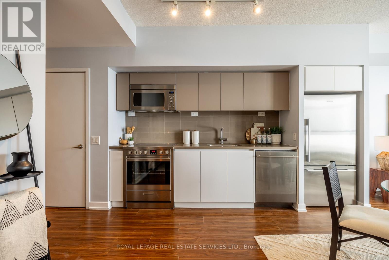 3903 - 75 Queens Wharf Road, Toronto, Ontario  M5V 0J8 - Photo 13 - C12825990