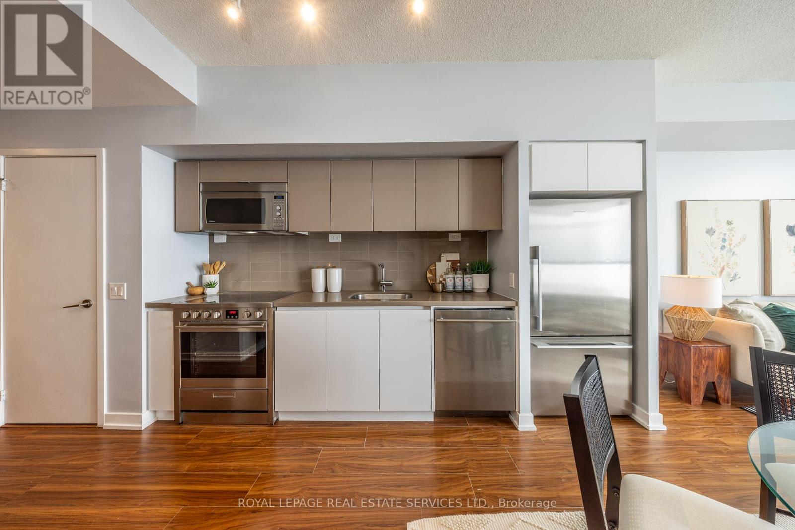 3903 - 75 Queens Wharf Road, Toronto, Ontario  M5V 0J8 - Photo 16 - C12825990