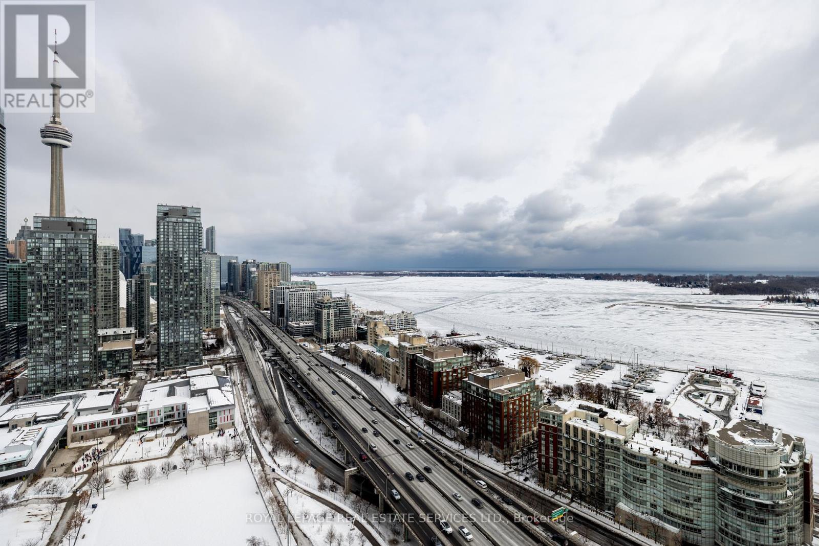 3903 - 75 Queens Wharf Road, Toronto, Ontario  M5V 0J8 - Photo 2 - C12825990