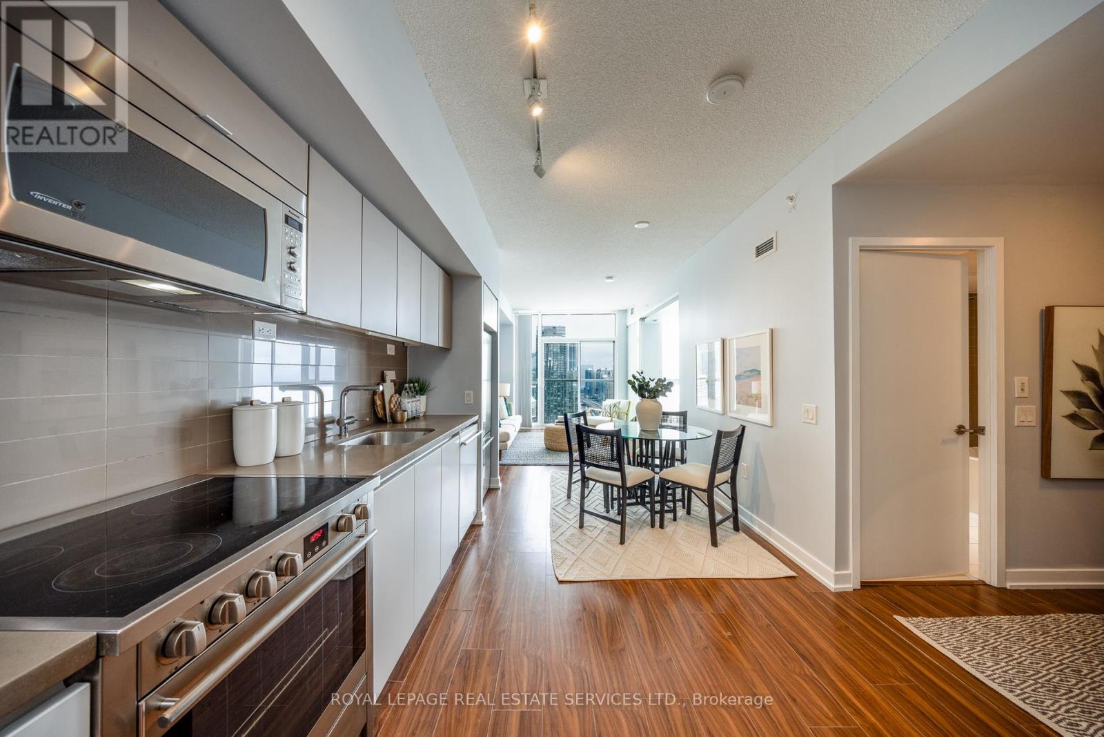 3903 - 75 Queens Wharf Road, Toronto, Ontario  M5V 0J8 - Photo 6 - C12825990