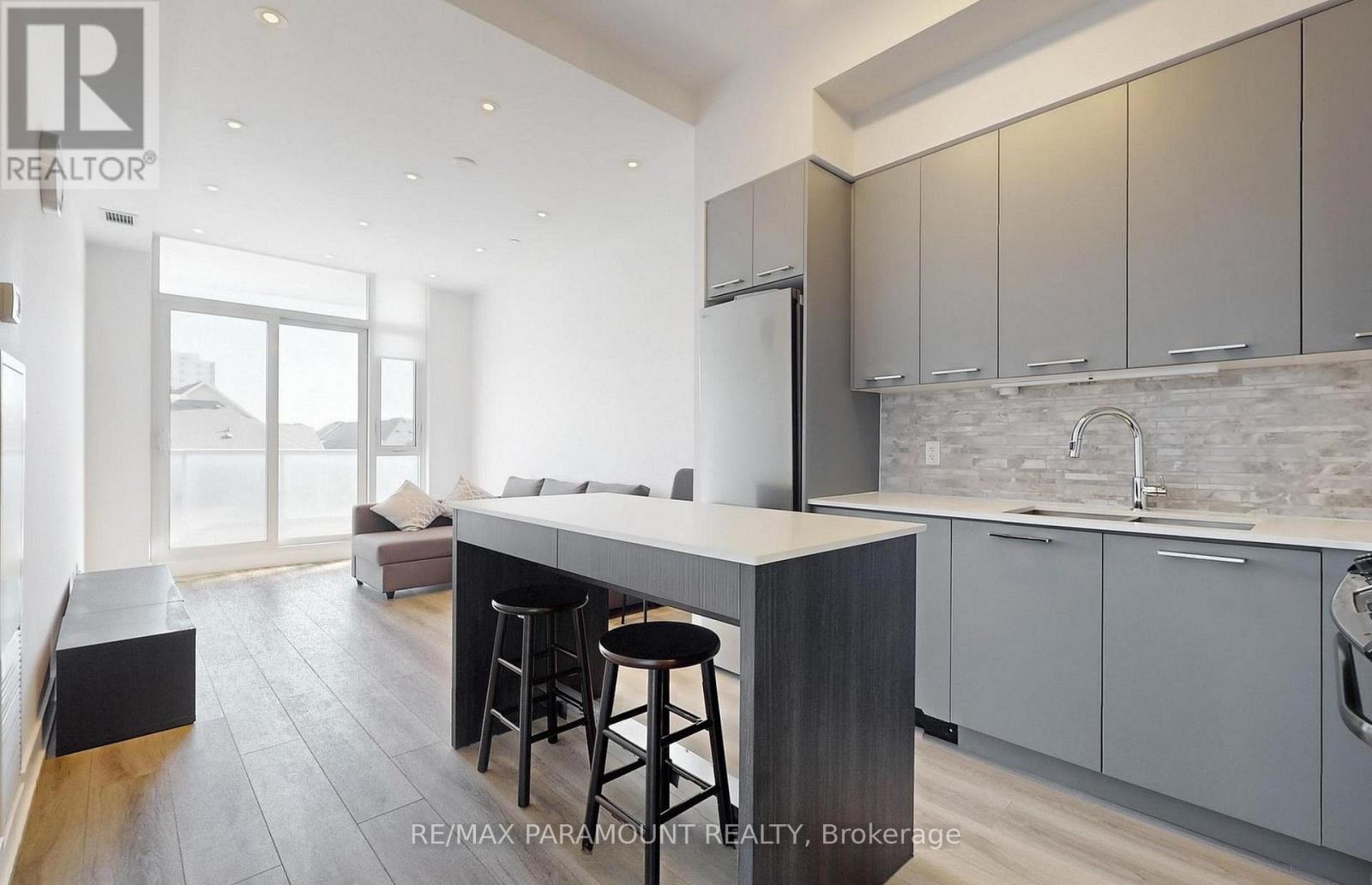 327 - 9471 Yonge Street, Richmond Hill, Ontario  L4C 0Z5 - Photo 2 - N12826034