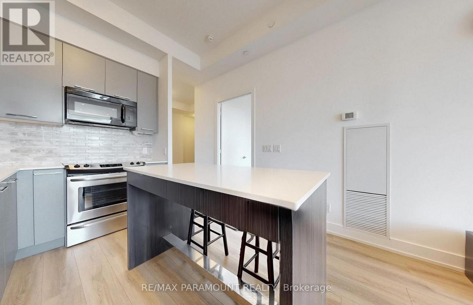 327 - 9471 Yonge Street, Richmond Hill, Ontario  L4C 0Z5 - Photo 3 - N12826034