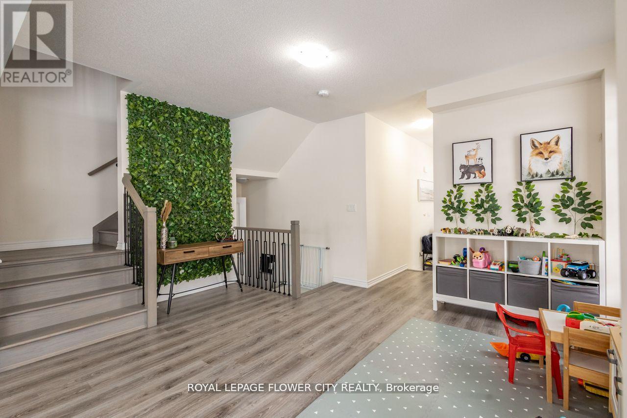 13 Ferragine Crescent, Bradford West Gwillimbury, Ontario  L3Z 2A6 - Photo 10 - N12826066