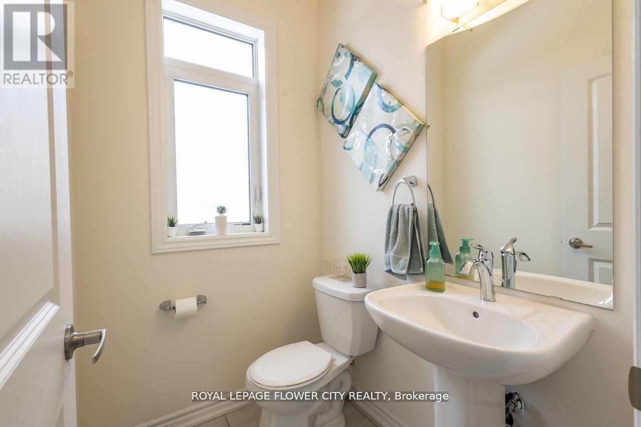 13 Ferragine Crescent, Bradford West Gwillimbury, Ontario  L3Z 2A6 - Photo 37 - N12826066